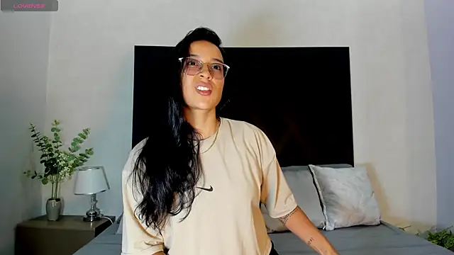 Snapshot of zoe_martins_ chatting on June 9, 2026, 5:35 pm zoe martins online show from June 9, 2026, 5:35 pm