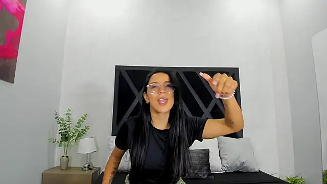 Snapshot of zoe_martins_ chatting on June 17, 2026, 5:36 pm zoe martins online show from June 17, 2026, 5:36 pm