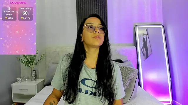 zoe martins  online show from July 21, 2026, 5:26 pm