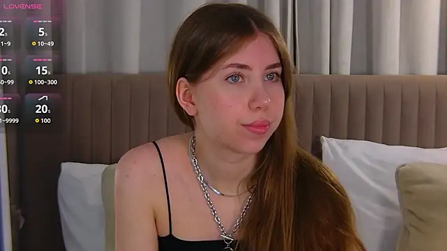 EvaAkins online show from April 19, 2026, 8:02 am