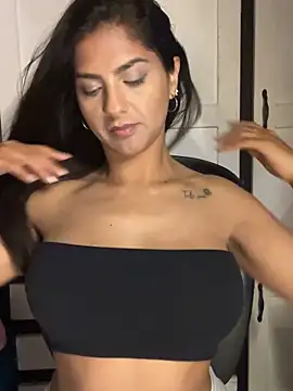 chicachocolate01 online show from September 20, 2025, 11:17 pm