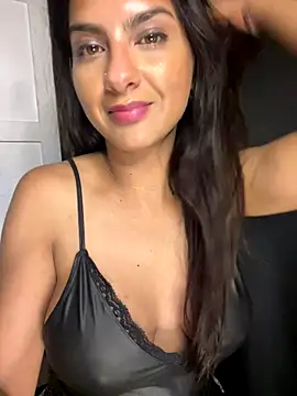 chicachocolate01 online show from November 18, 2025, 4:39 am