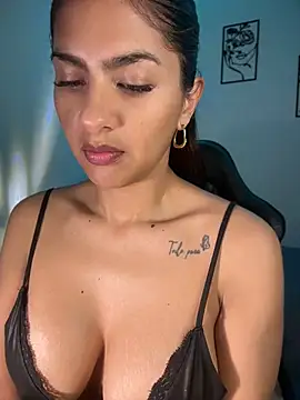 chicachocolate01 online show from July 6, 2026, 11:18 am