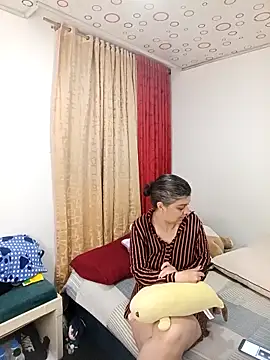 queemking online show from March 11, 2026, 9:37 am