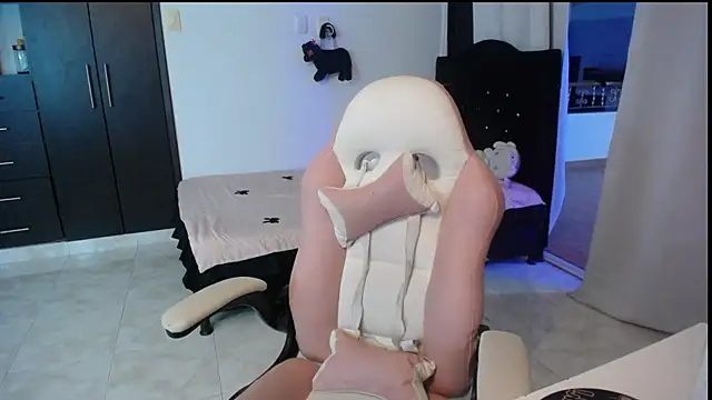 Elizabeth rose02 online show from October 9, 2025, 11:25 pm