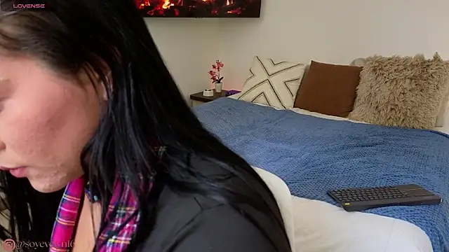 Snapshot of Evelyn__16 chatting on November 29, 2025, 2:31 pm Evelyn 16 online show from November 29, 2025, 2:31 pm