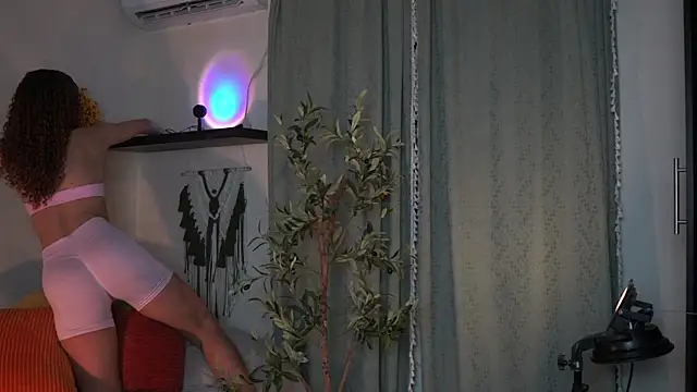 Snapshot of isabella-garcia- chatting on November 14, 2025, 8:07 pm isabella-garcia- online show from November 14, 2025, 8:07 pm