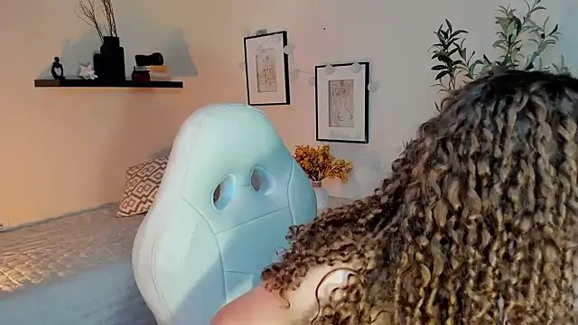isabella-garcia- online show from May 7, 2026, 1:55 am