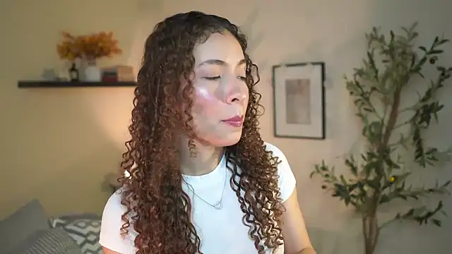 isabella-garcia- online show from June 18, 2026, 2:45 am