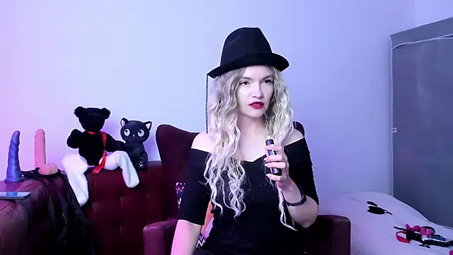 Snapshot of Katherine_Twilight chatting on September 18, 2025, 3:36 pm Katherine Twilight online show from September 18, 2025, 3:36 pm