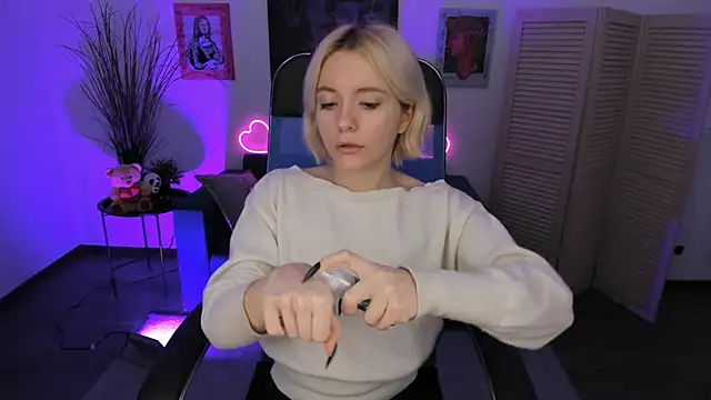 AuroraWrenfield online show from November 26, 2025, 4:24 am