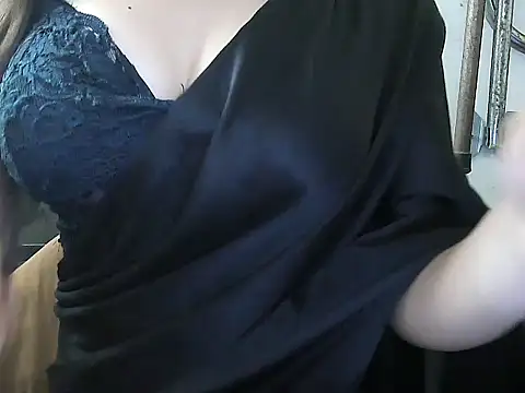 lovepihuu online show from October 13, 2025, 4:45 am