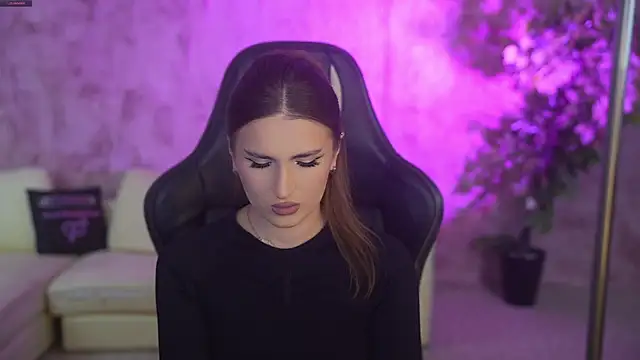 Goldie Flame online show from December 14, 2025, 7:18 pm