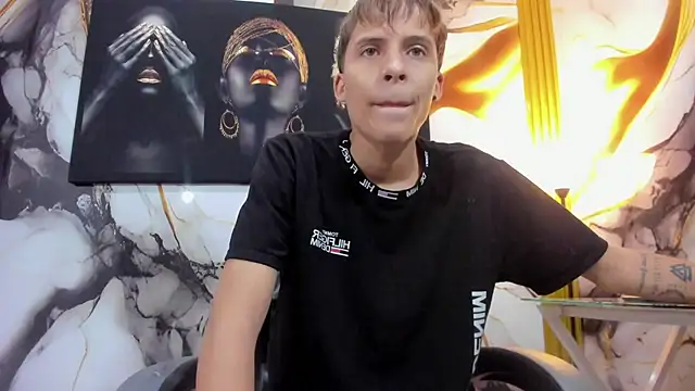Snapshot of mono_blonde chatting on July 15, 2026, 12:32 pm mono blonde online show from July 15, 2026, 12:32 pm