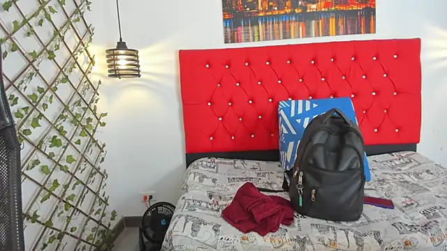 carolinacrus01 online show from October 3, 2025, 4:59 pm