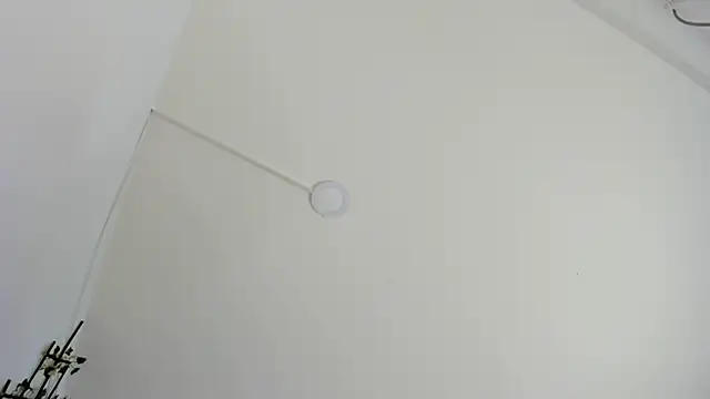 carolinacrus01 online show from October 28, 2025, 3:04 pm