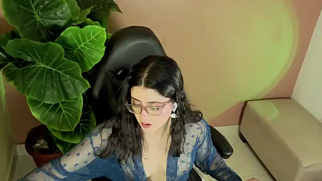 Snapshot of LiLLiAnderson chatting on September 29, 2025, 11:37 am LiLLiAnderson online show from September 29, 2025, 11:37 am