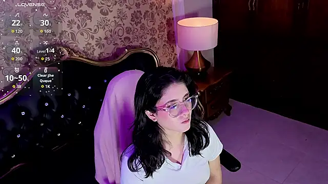 Snapshot of LiLLiAnderson chatting on May 17, 2026, 12:01 pm LiLLiAnderson online show from May 17, 2026, 12:01 pm