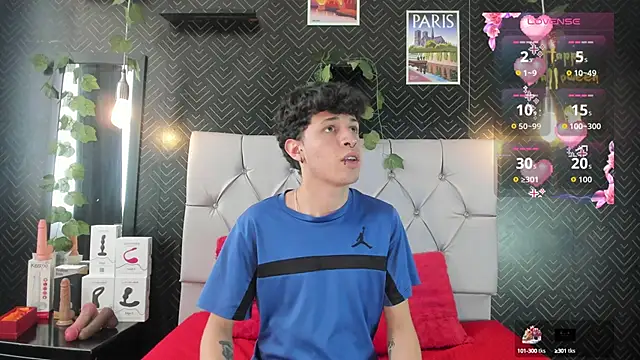 Axel  Evans online show from October 16, 2025, 3:57 pm