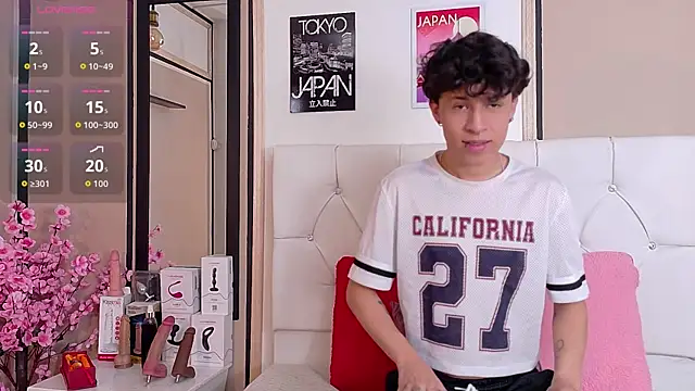 Axel  Evans online show from November 11, 2025, 12:38 pm