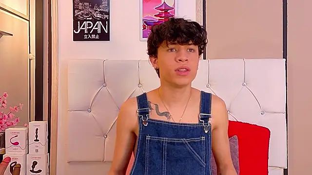 Axel  Evans online show from November 25, 2025, 12:38 pm