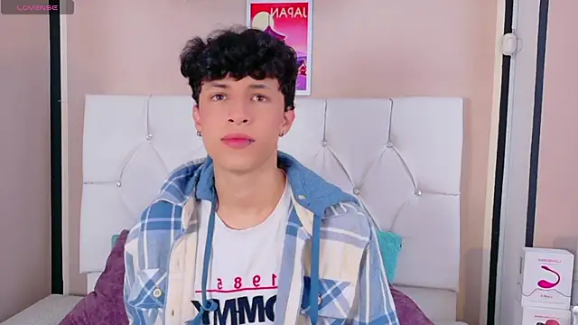 Axel  Evans online show from June 5, 2026, 12:33 pm