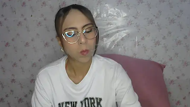 Roselingalvis13 online show from June 6, 2026, 2:05 am