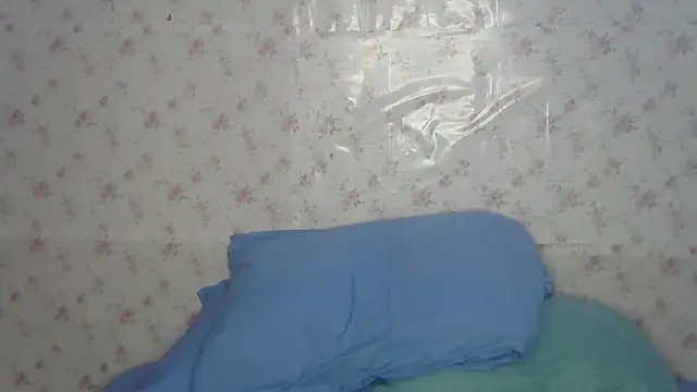 Roselingalvis13 online show from June 24, 2026, 2:21 am