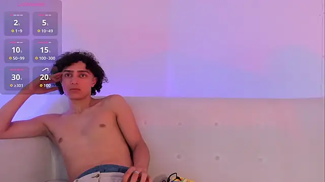 Snapshot of juliie_star chatting on October 31, 2025, 3:29 am juliie star online show from October 31, 2025, 3:29 am