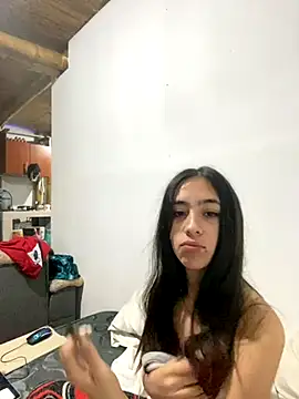 Snapshot of juliie_star chatting on November 8, 2025, 5:40 am juliie star online show from November 8, 2025, 5:40 am