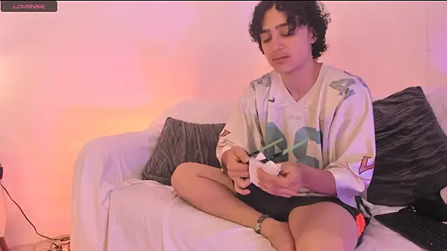 Snapshot of juliie_star chatting on November 22, 2025, 4:11 am juliie star online show from November 22, 2025, 4:11 am