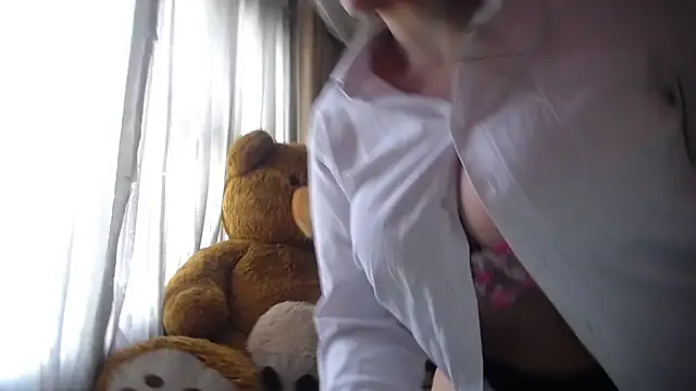 miss lilieth online show from December 16, 2025, 5:07 pm