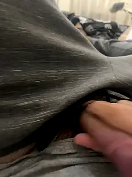 Snapshot of FrequentFew chatting on January 6, 2026, 2:32 pm FrequentFew online show from January 6, 2026, 2:32 pm