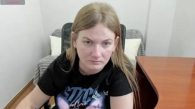 Snapshot of Alisha_Skyes chatting on December 2, 2025, 4:24 pm Alisha Skyes online show from December 2, 2025, 4:24 pm