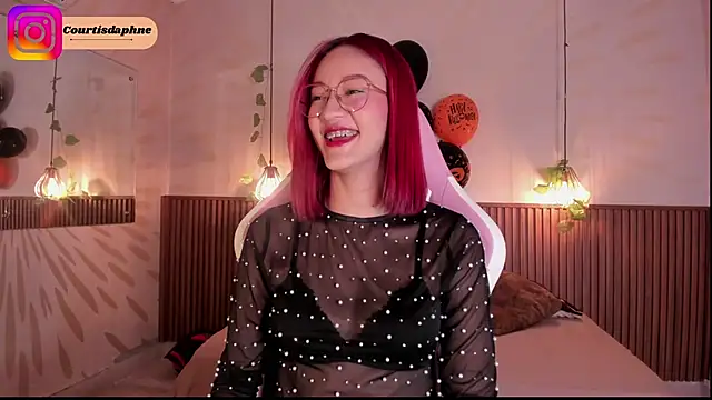 Snapshot of daphne_courtis chatting on October 25, 2025, 3:14 am daphne courtis online show from October 25, 2025, 3:14 am