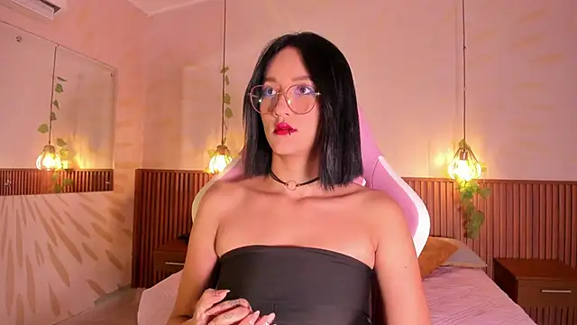 daphne courtis online show from June 12, 2026, 3:05 am