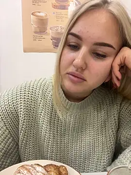 CandyVice online show from November 13, 2025, 5:12 pm