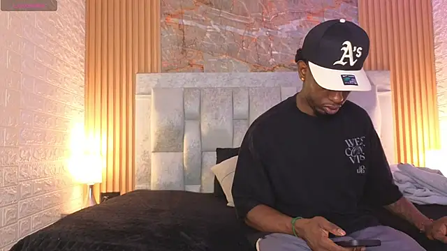 Snapshot of pipedark_ chatting on November 6, 2025, 3:18 am pipedark online show from November 6, 2025, 3:18 am