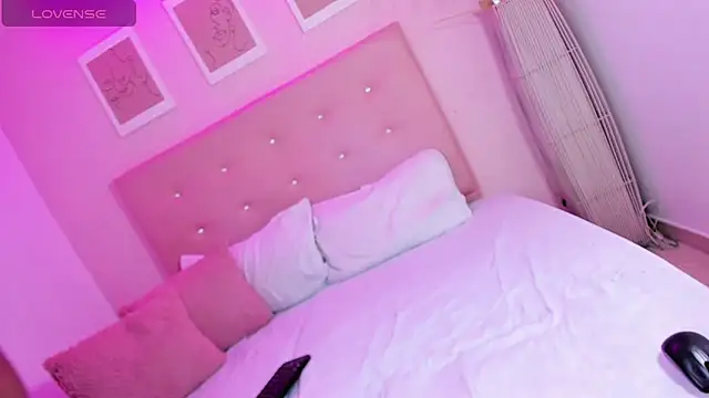 Snapshot of ANNIE_DOLCE_ chatting on September 24, 2025, 9:51 pm ANNIE DOLCE online show from September 24, 2025, 9:51 pm