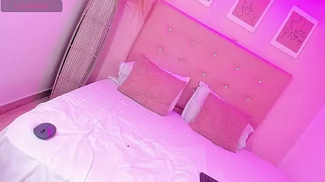 Snapshot of ANNIE_DOLCE_ chatting on February 10, 2026, 10:58 pm ANNIE DOLCE online show from February 10, 2026, 10:58 pm