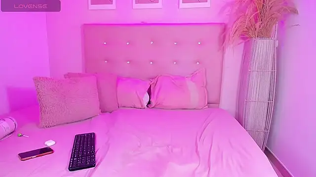 Snapshot of ANNIE_DOLCE_ chatting on February 15, 2026, 1:57 am ANNIE DOLCE online show from February 15, 2026, 1:57 am