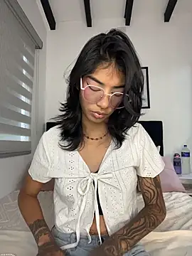 TweetiePieXXX online show from March 12, 2026, 9:21 pm