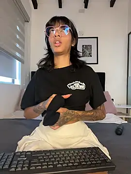 TweetiePieXXX online show from March 17, 2026, 9:18 pm