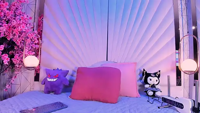 VesperVelvet online show from April 26, 2026, 5:05 am