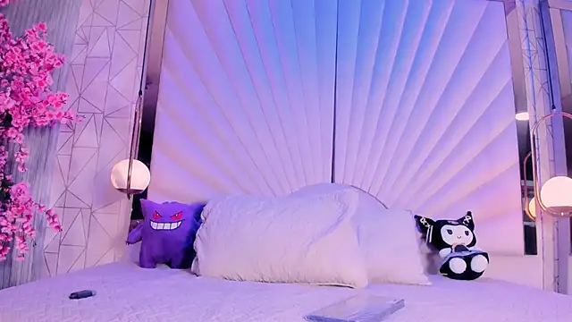 VesperVelvet online show from May 2, 2026, 5:01 am