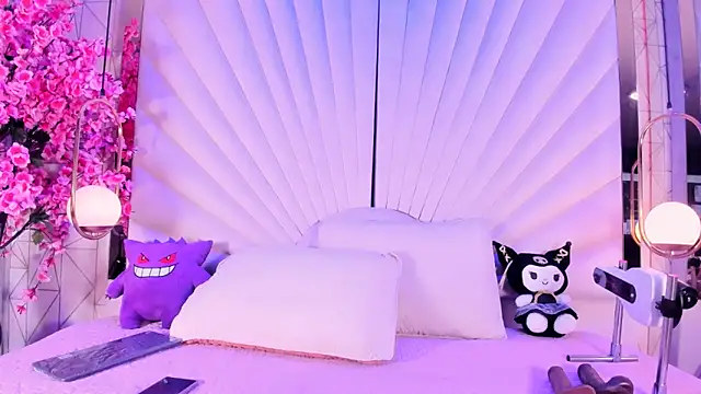 VesperVelvet online show from May 9, 2026, 5:01 am