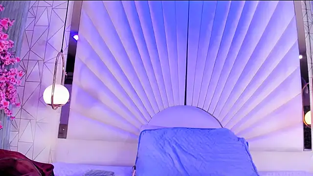 VesperVelvet online show from June 17, 2026, 5:21 am