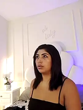 Kaylachannell online show from July 9, 2026, 3:32 am