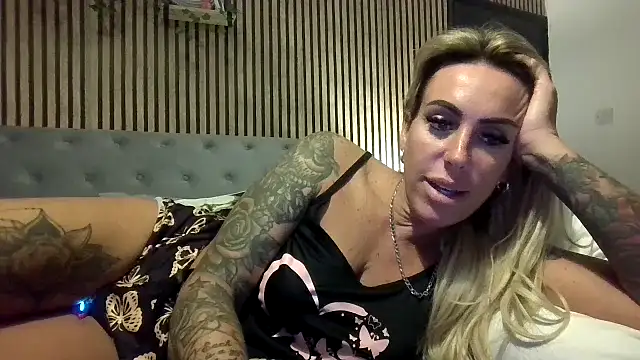 poppyinga1 online show from September 15, 2025, 2:00 am