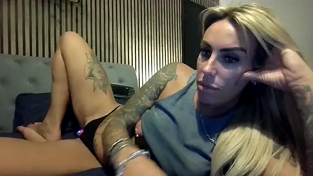 poppyinga1 online show from November 9, 2025, 10:19 pm